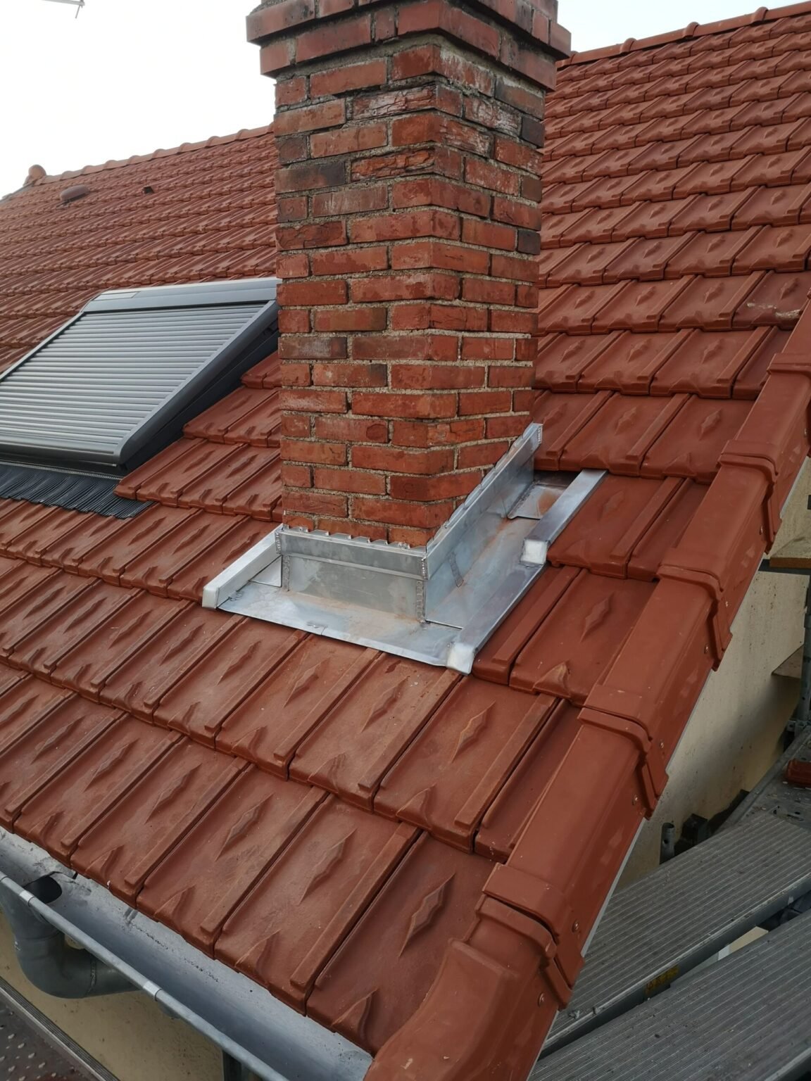 Zinguerie toiture Seurre – CS Toiture assure l’étanchéité avec gouttières, chéneaux et raccords en zinc