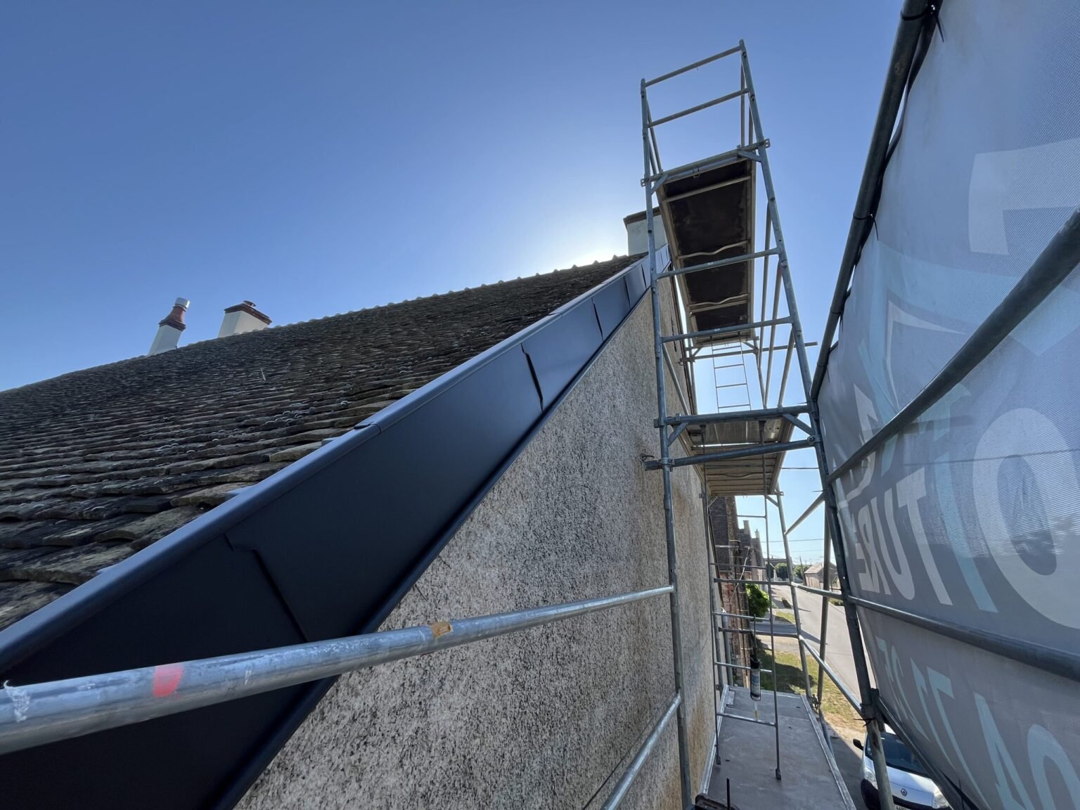 Rénovation couverture Seurre – équipe CS Toiture en action sur chantier